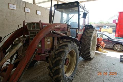 Traktor Inter Harv.-IHC1055, EZ 1978 (FIN D030811D002051) mit Zubehör