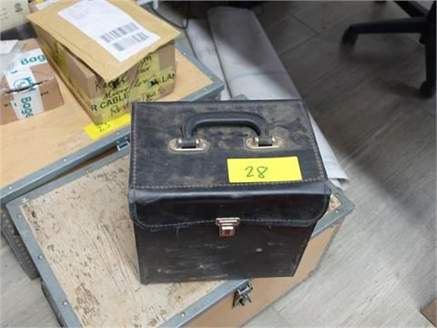 Kunststoffkoffer schwarz, mit Inhalt: 2 Prüf-/Telefonhörer zu Testzwecken