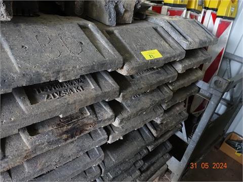 Posten Fußplatten WEMAS, auf Holzeuropalette, ca. 33 Stück